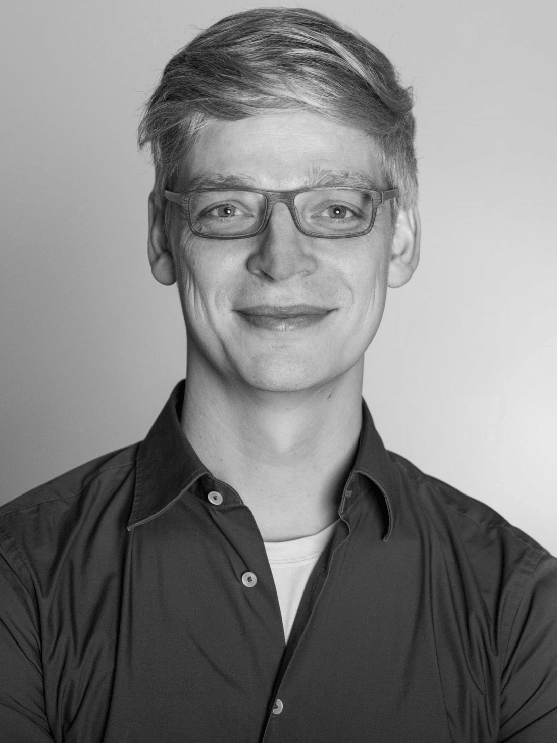 Das Bild zeigt die angegebene Person.